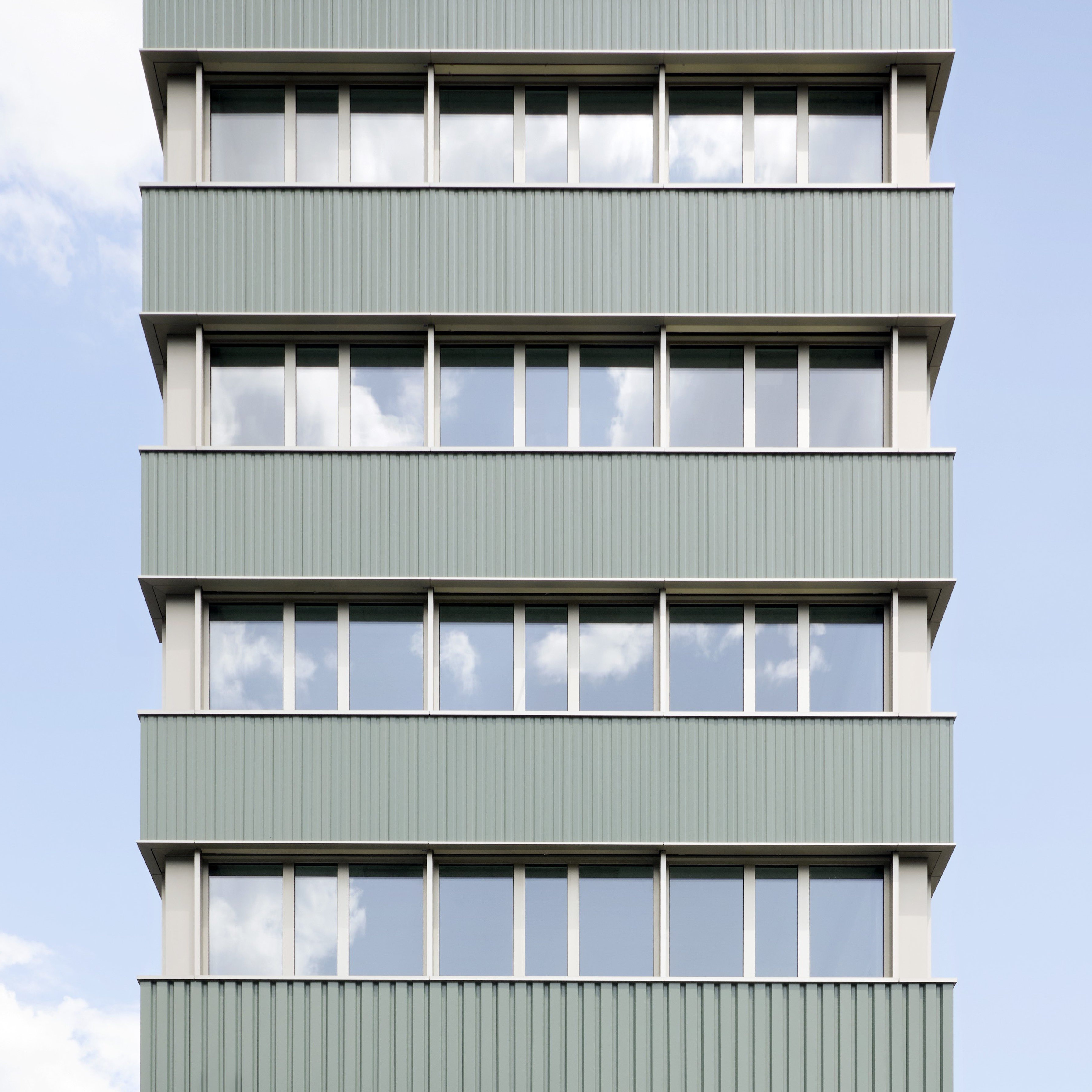 B2Binz commercial building, Zurich