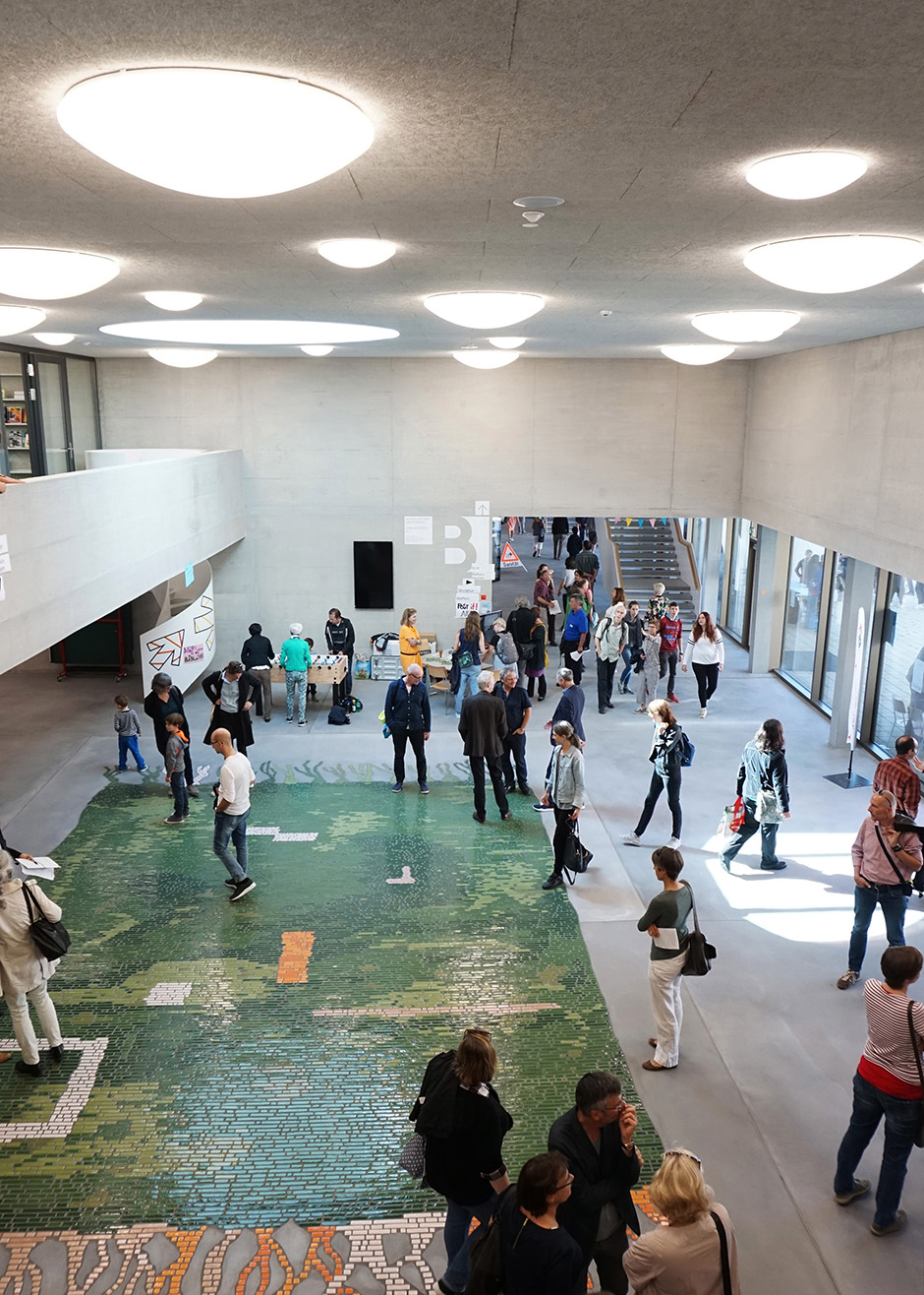 Verbindungshalle Hoch Web